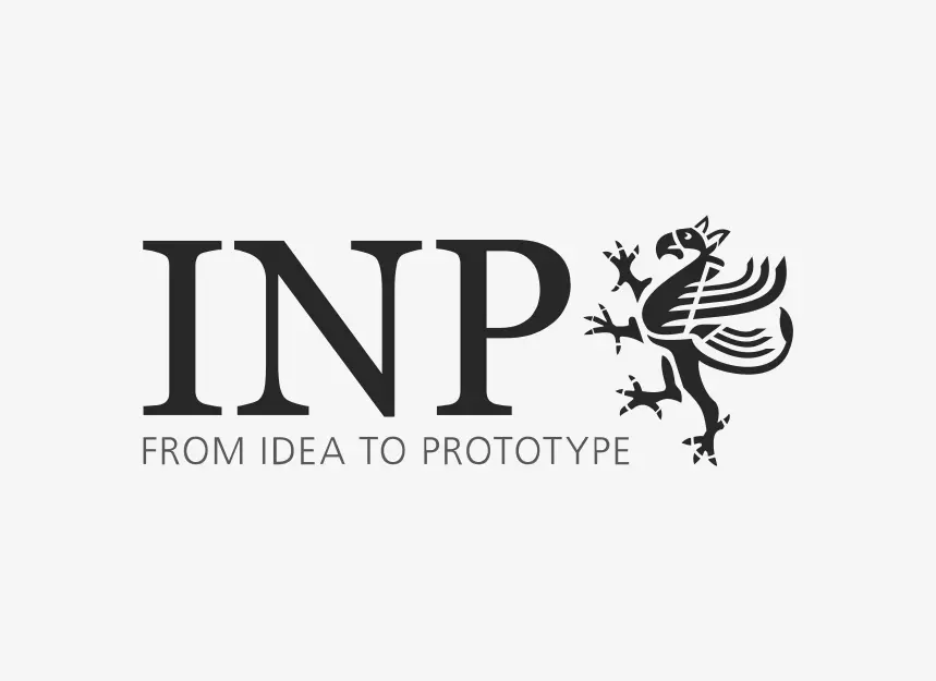 INP logotipas su stilizuotu liūto simboliu ir šūkiu „From idea to prototype“, pilkų tonų dizainas, nuoroda į informaciją apie partnerį.